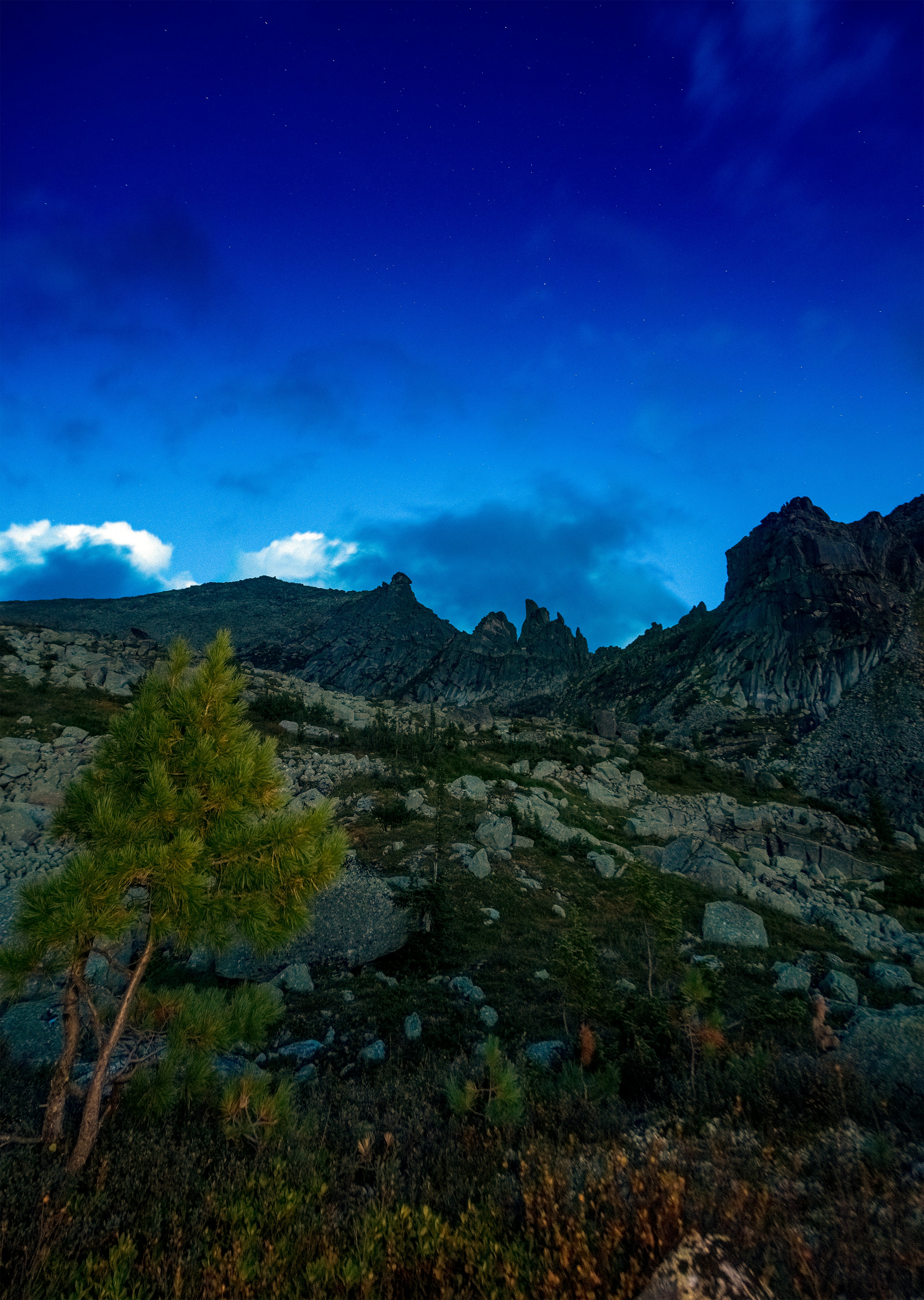 Mountain range stars night Serra da Estrela — ASHWANA The Fractured Elden by Aurelia da Serra